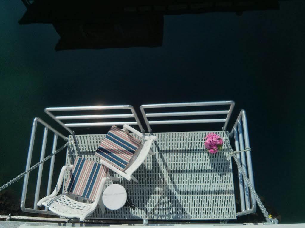 Fisherman'S Wharf Bed & Breakfast Вікторія Екстер'єр фото